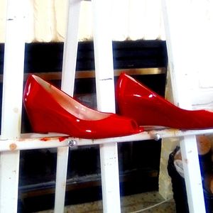 Red patent leather shoes, wedge style, 1 1/2 inch heels